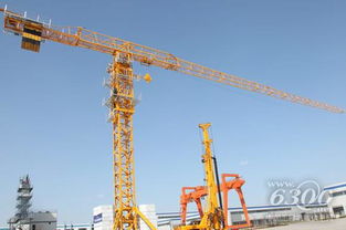 陜建機械首臺STC7020平頭塔機成功立塔，助力建設(shè)工程施工新跨越